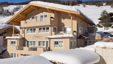 Chalet Lena in de besneeuwde bergen bij Fieberbrunn
