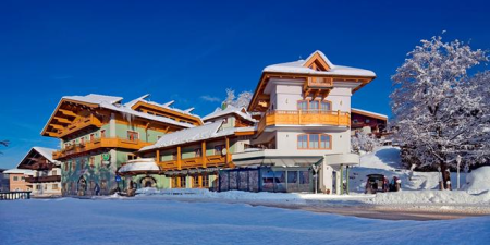Hotel Obermair in de sneeuw bij Fieberbrunn