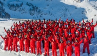 Grote groep van S4 Snowsport in Fieberbrunn