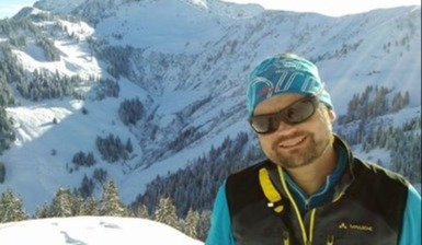 Skischool-instructeur op de piste bij Fieberbrunn